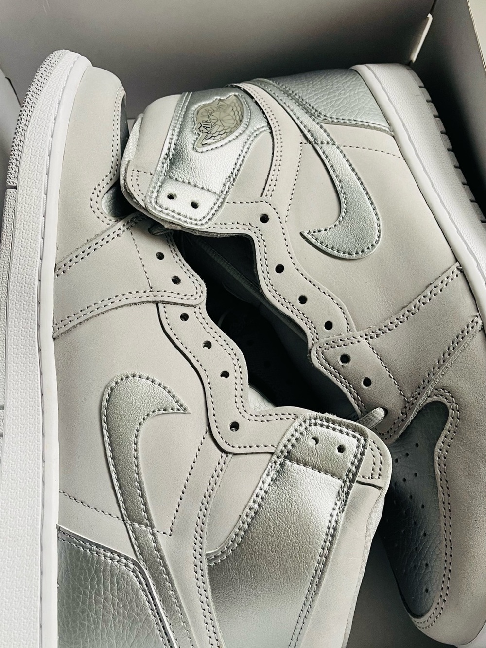 Nike Air Jordan 1 High OG Metallic Silver Size 11